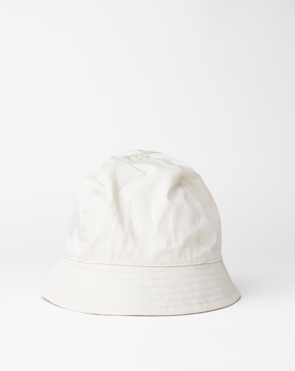 Cappello bucket neonato beige con ricamo leone