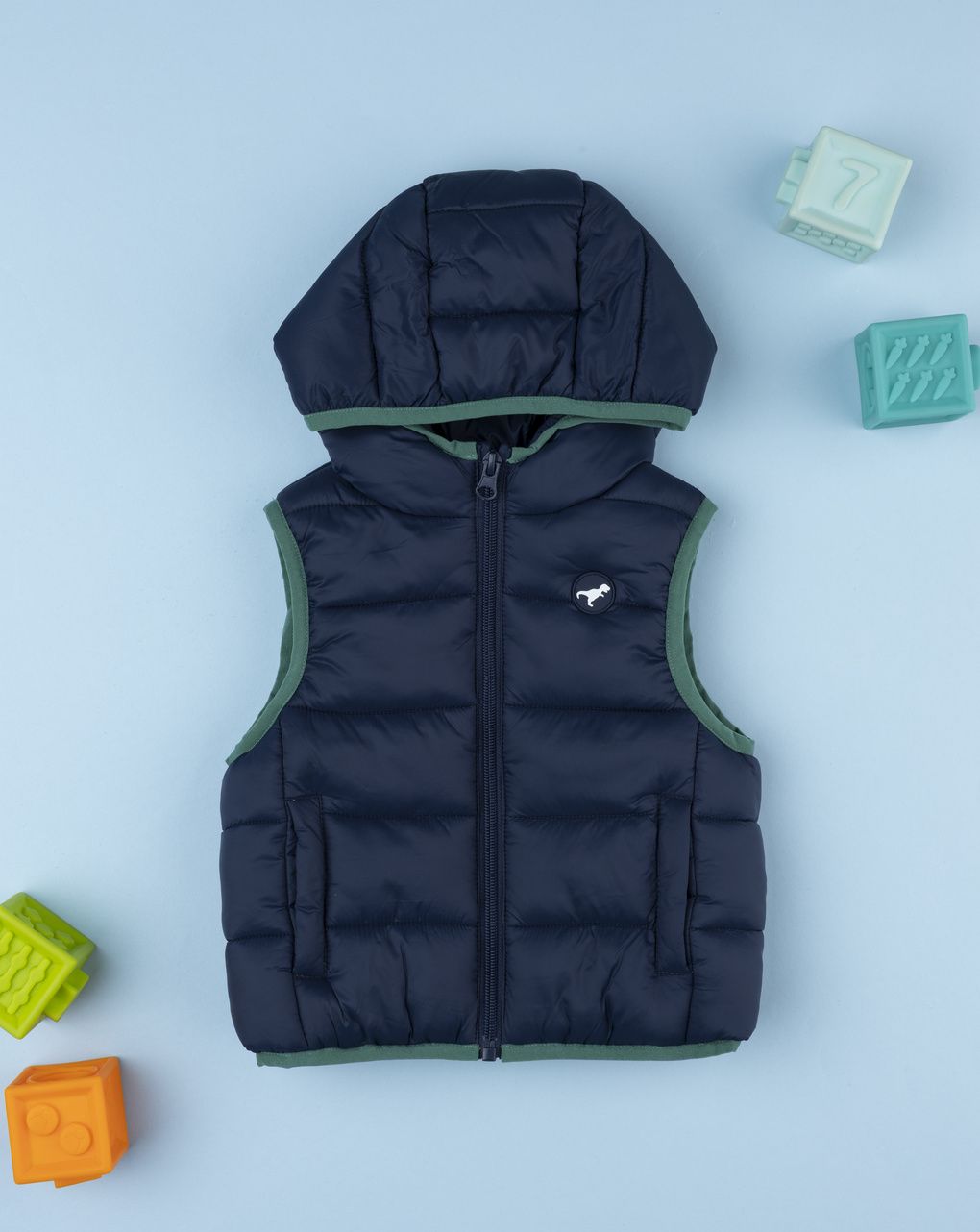 Smanicato bambino blu con cappuccio in poliestere riciclato