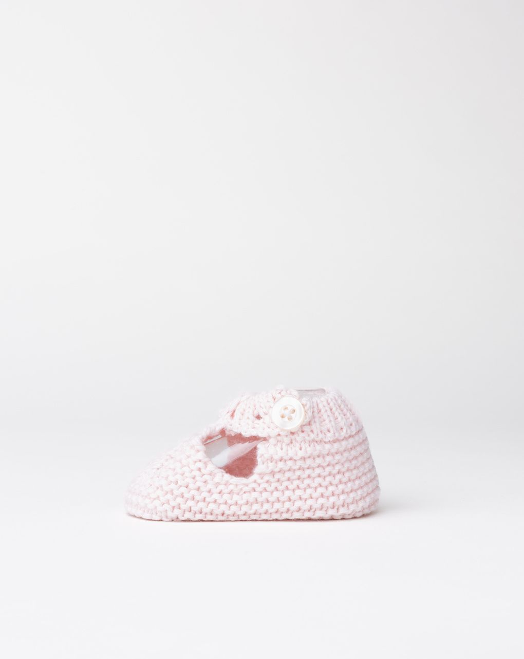 Scarpine neonata in maglia rosa con bottone