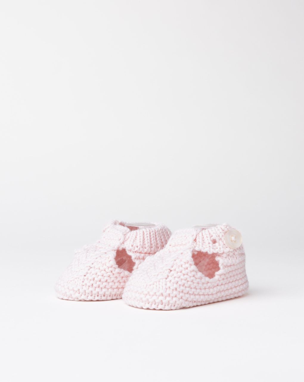 Scarpine neonata in maglia rosa con bottone