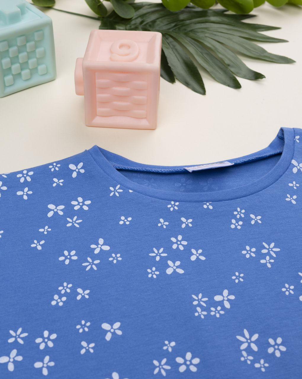 Vestito svasato blu a fiori per bambina
