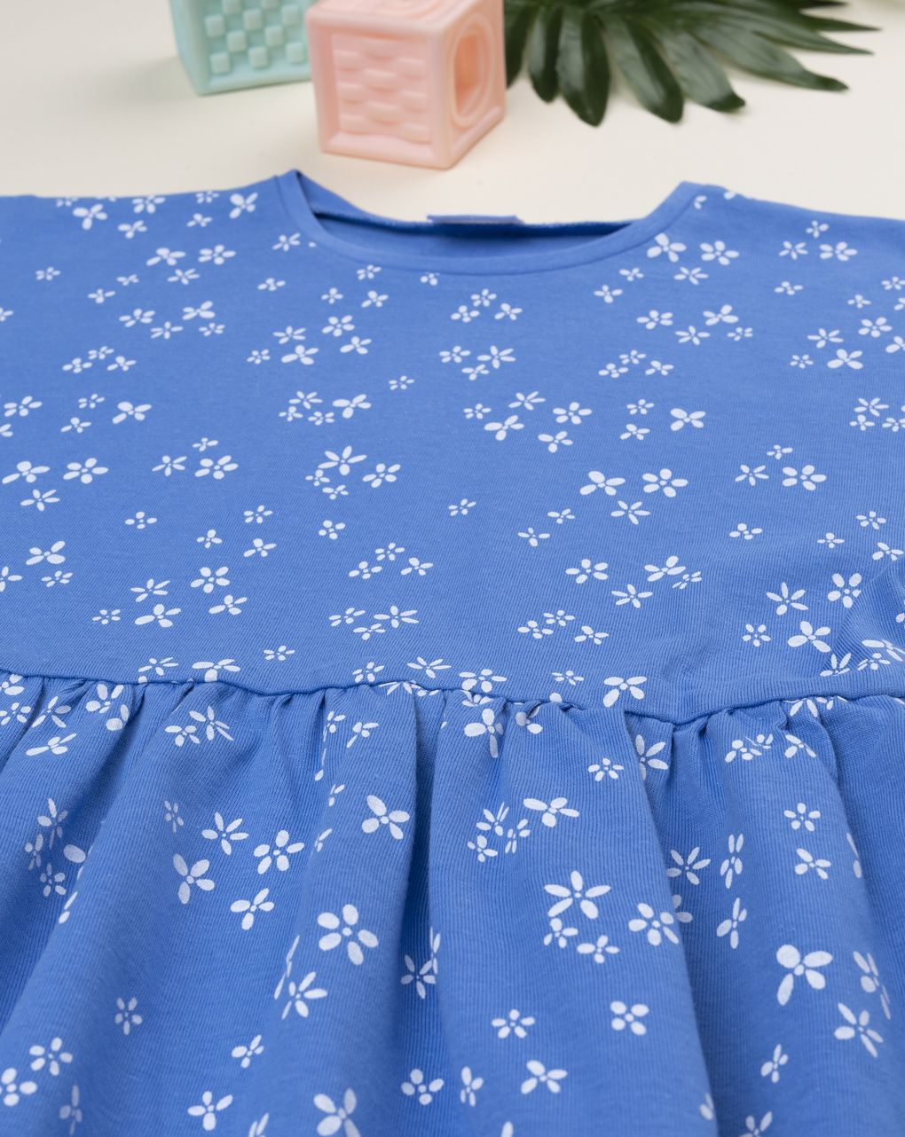 Vestito svasato blu a fiori per bambina