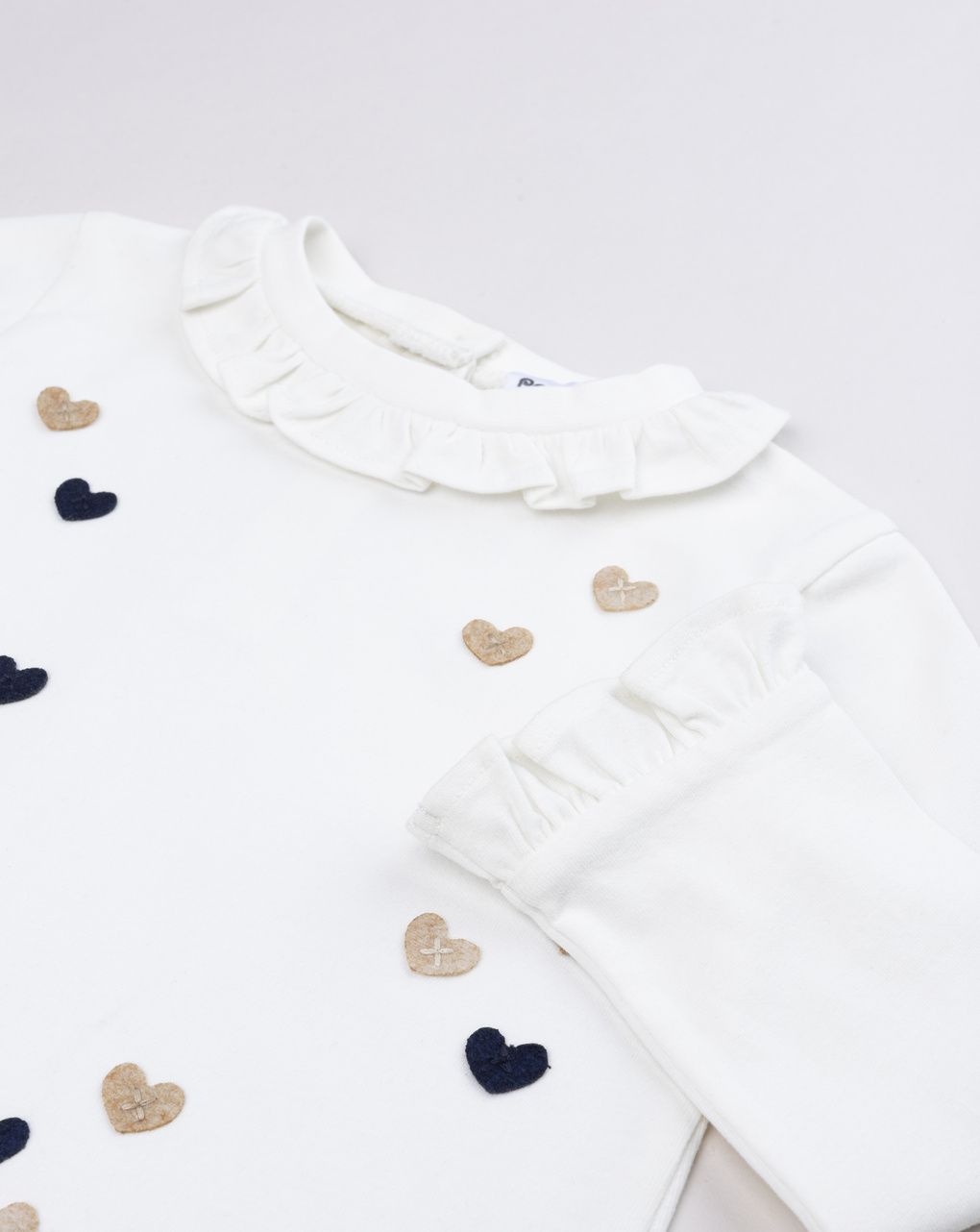 T-shirt manica lunga bianca bimba con cuoricini e volant