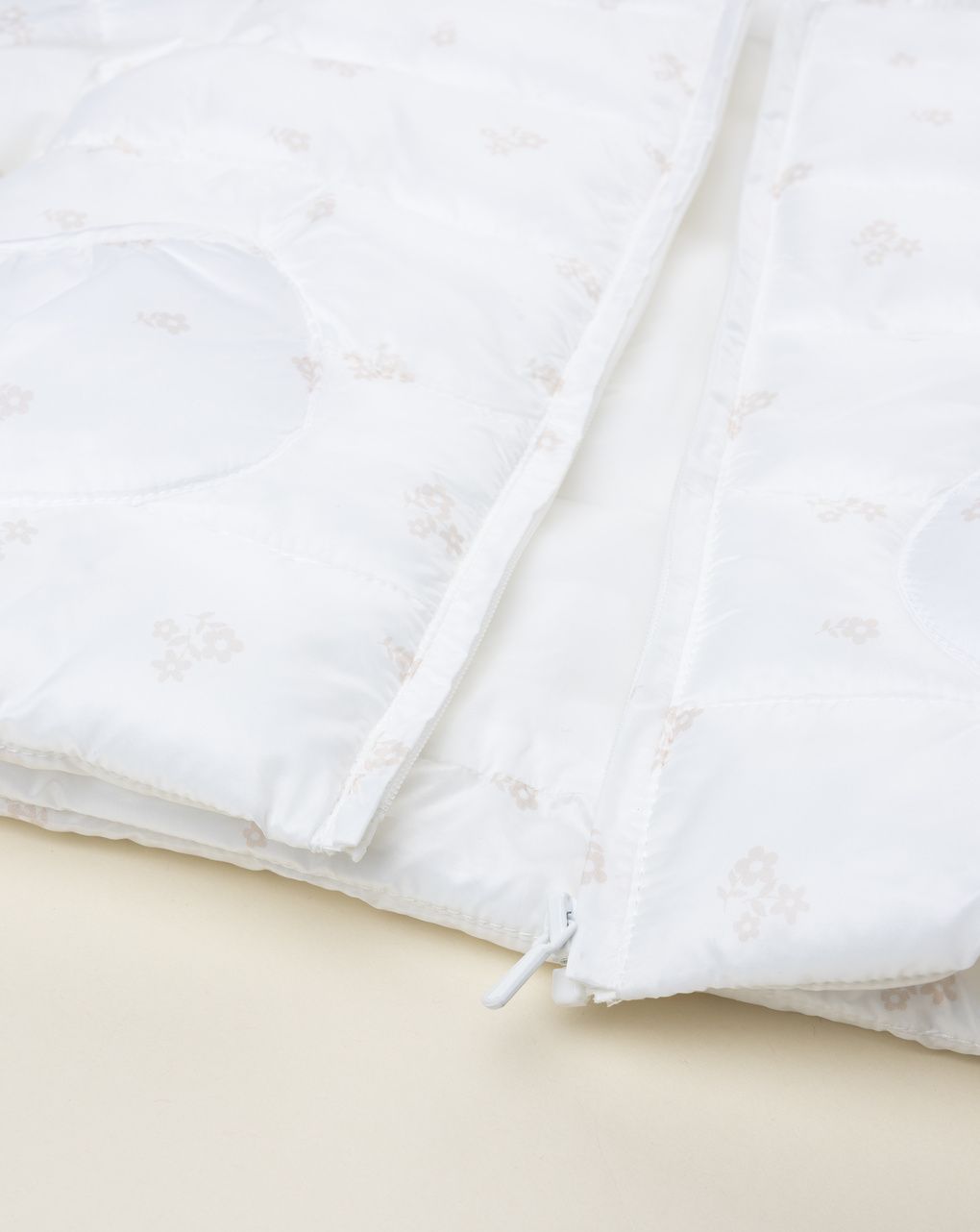 Giacca bimba bianca con cappuccio e zip