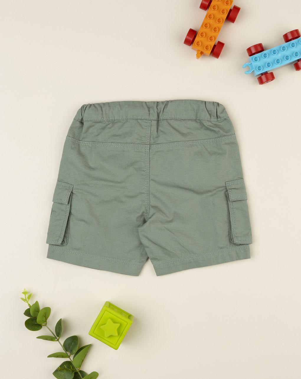 Shorts bimbo verde con tasconi