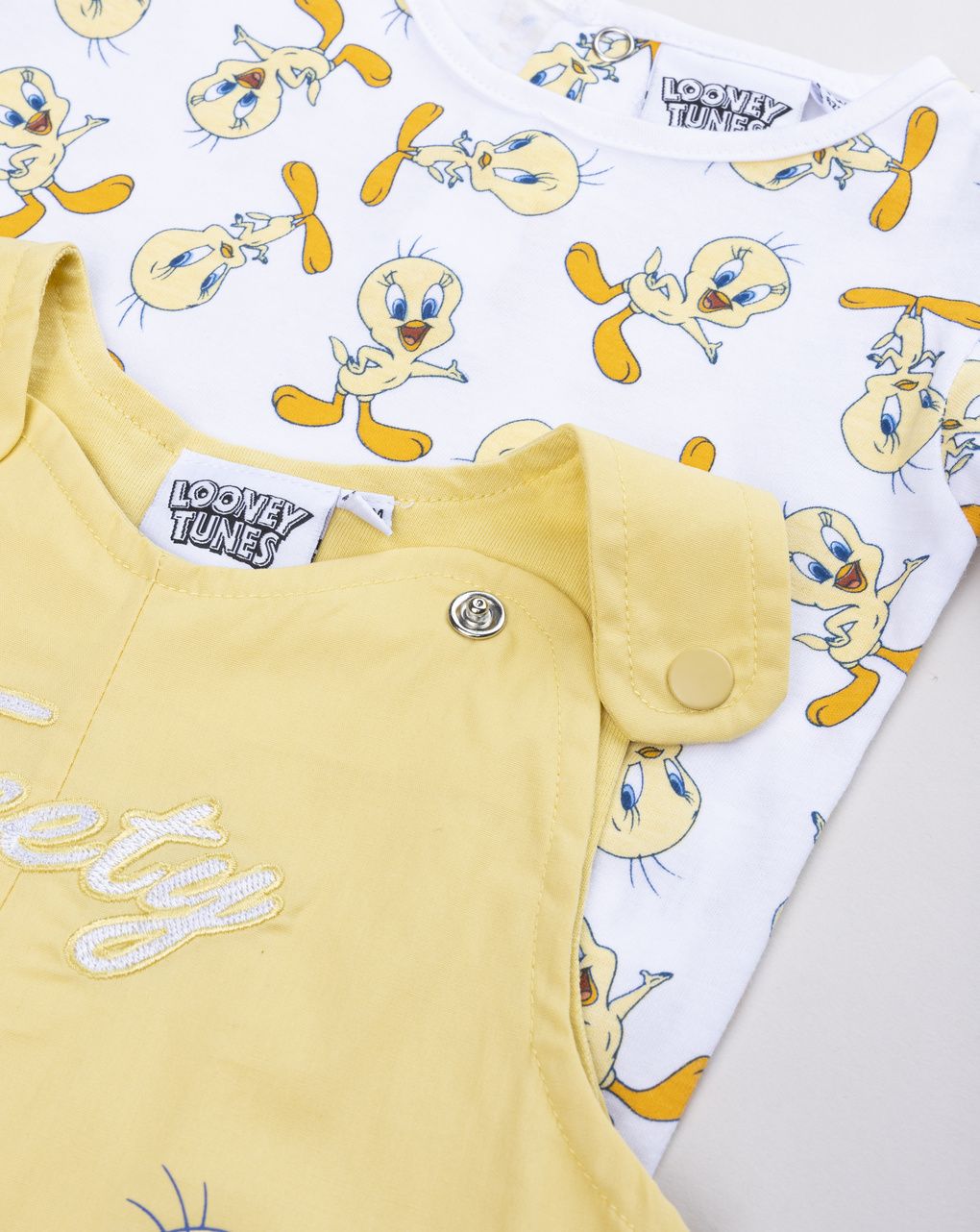 Completo bimba con salopette e t-shirt titti