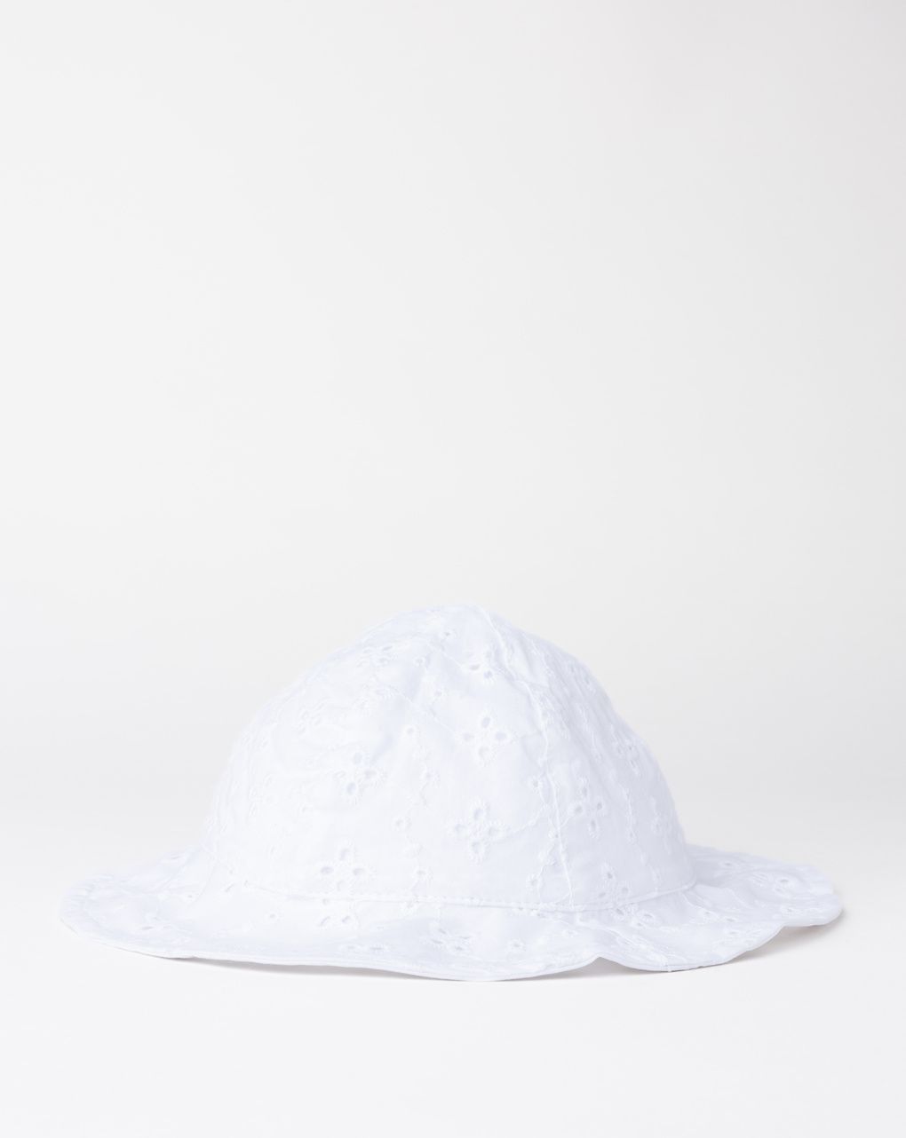 Cappello bimba bianco in sangallo con fiocco