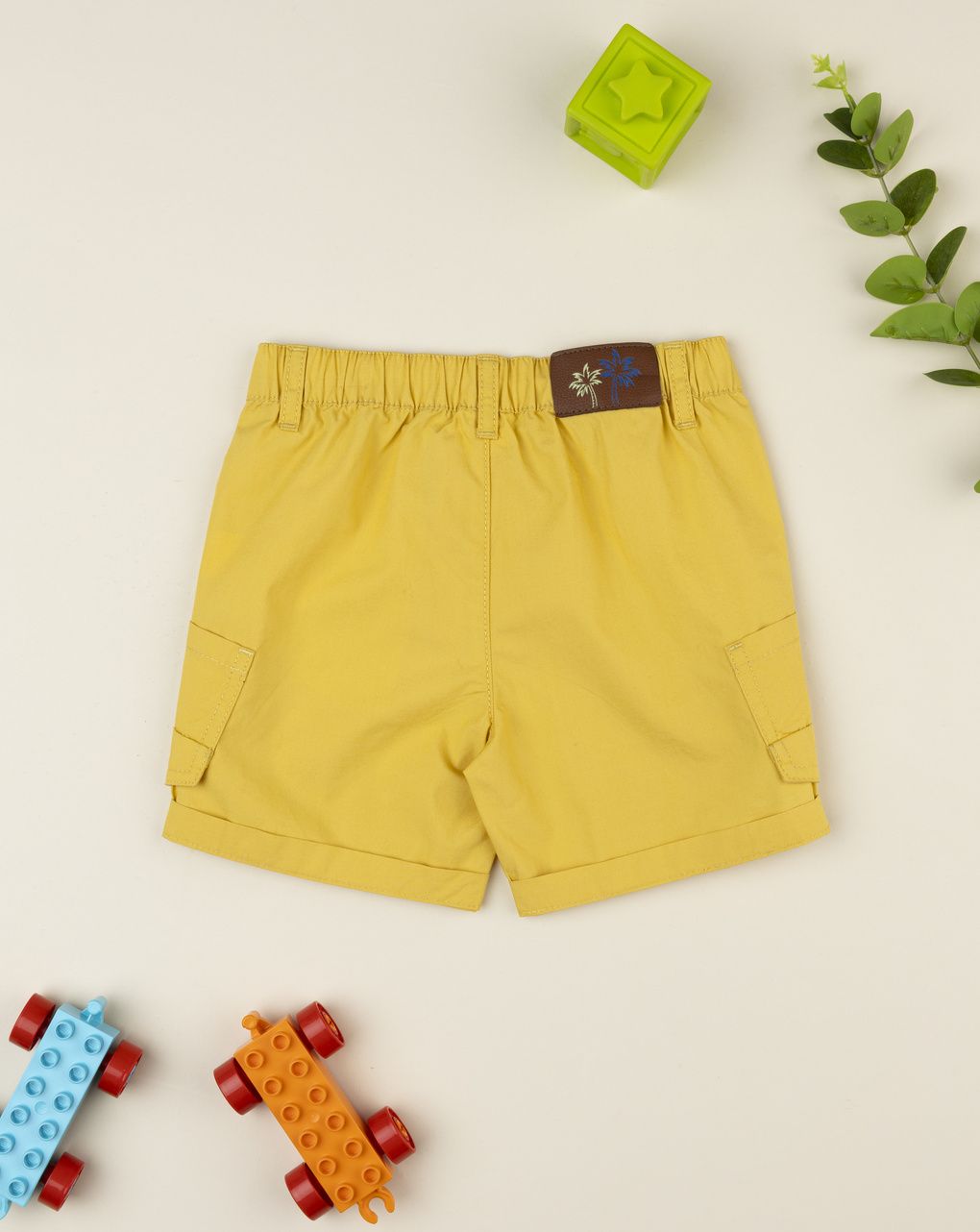 Shorts bimbo giallo con tasche