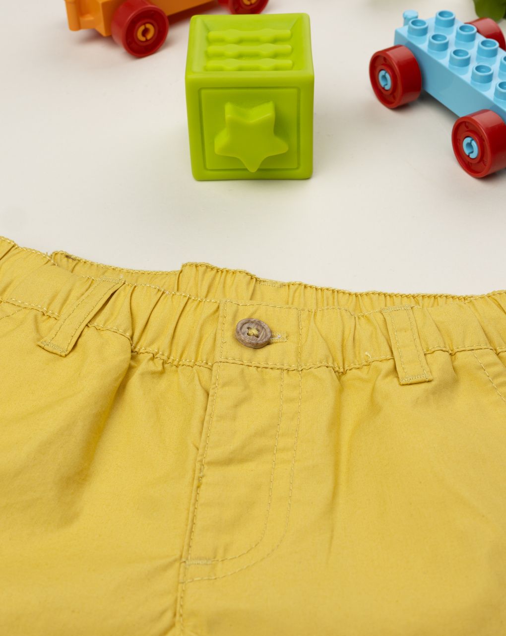 Shorts bimbo giallo con tasche