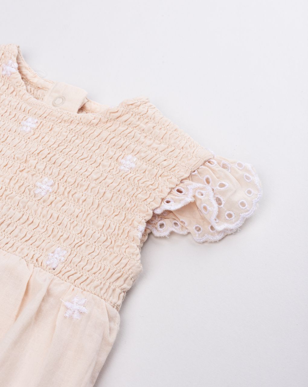 Pagliaccetto pesca per neonata con ricami e sangallo