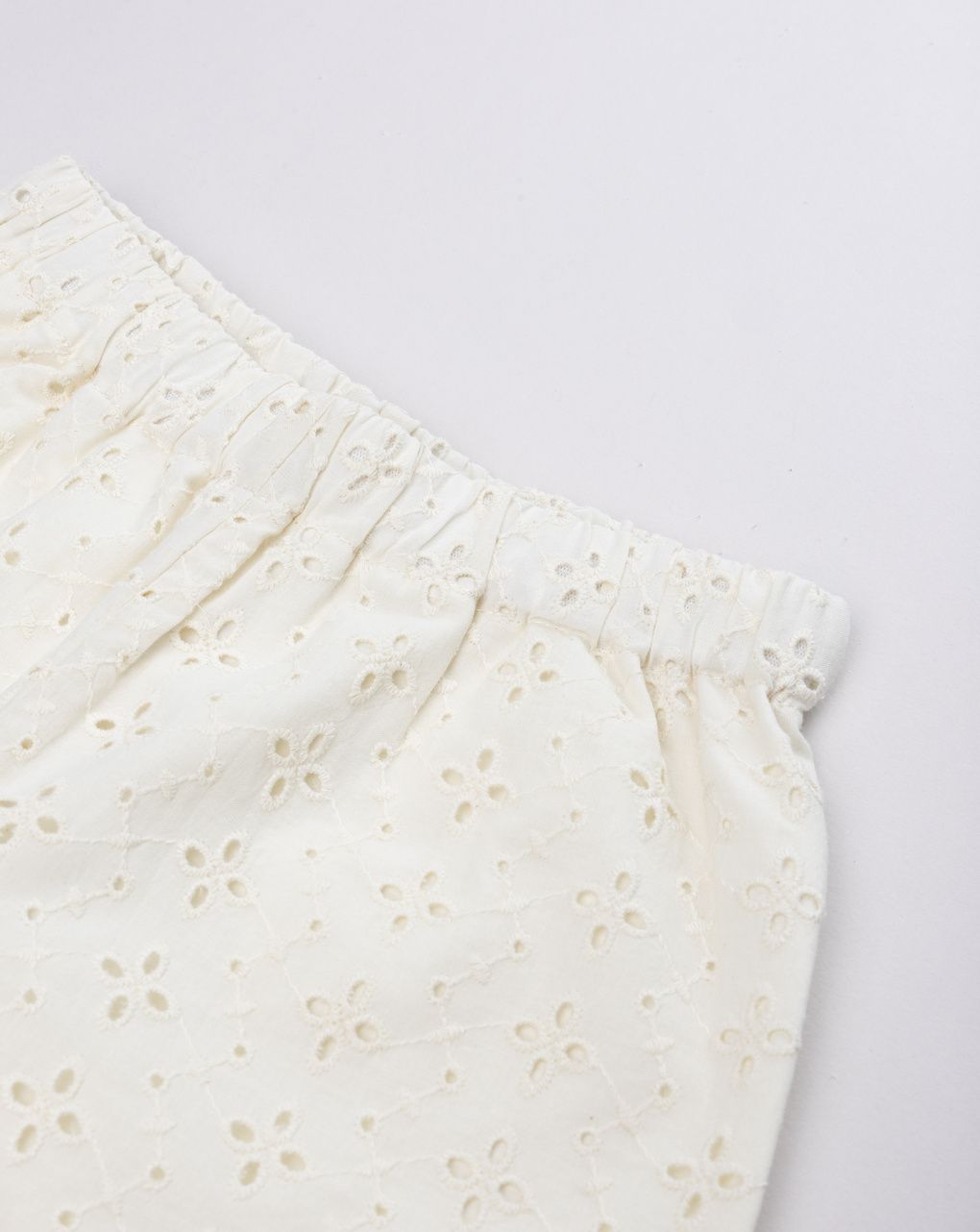 Shorts bambina in sangallo panna