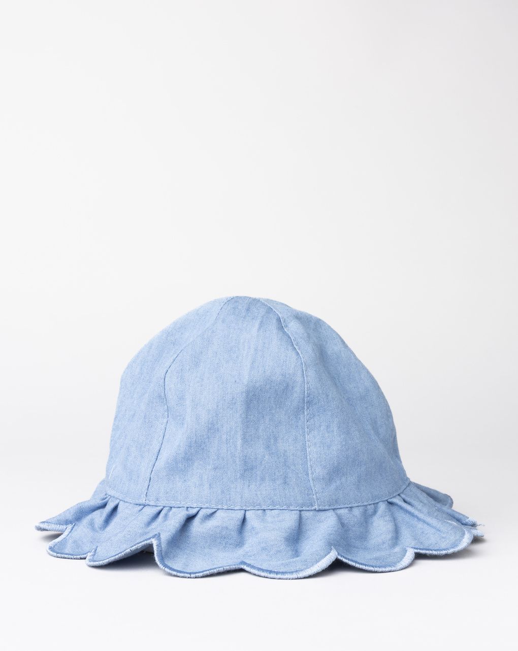 Cappello bimba denim chiaro con bordo smerlato e fiocco