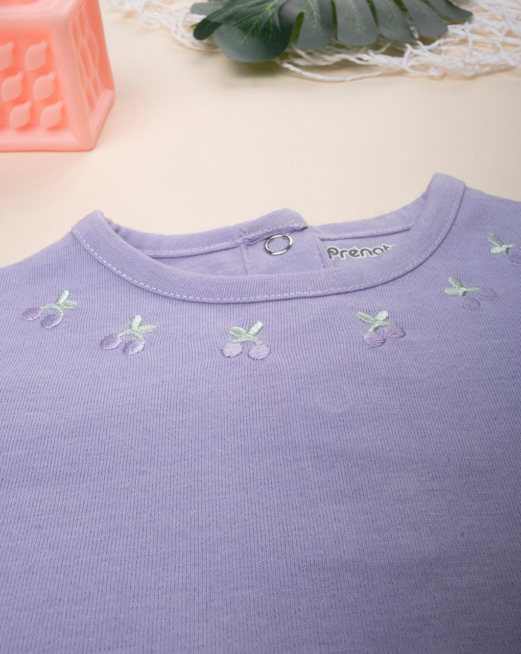 T-shirt bimba lilla ricamata