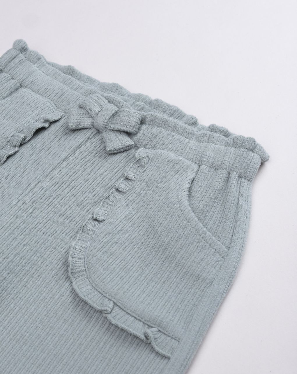 Pantalone neonata in ciniglia verde salvia con volant e fiocco
