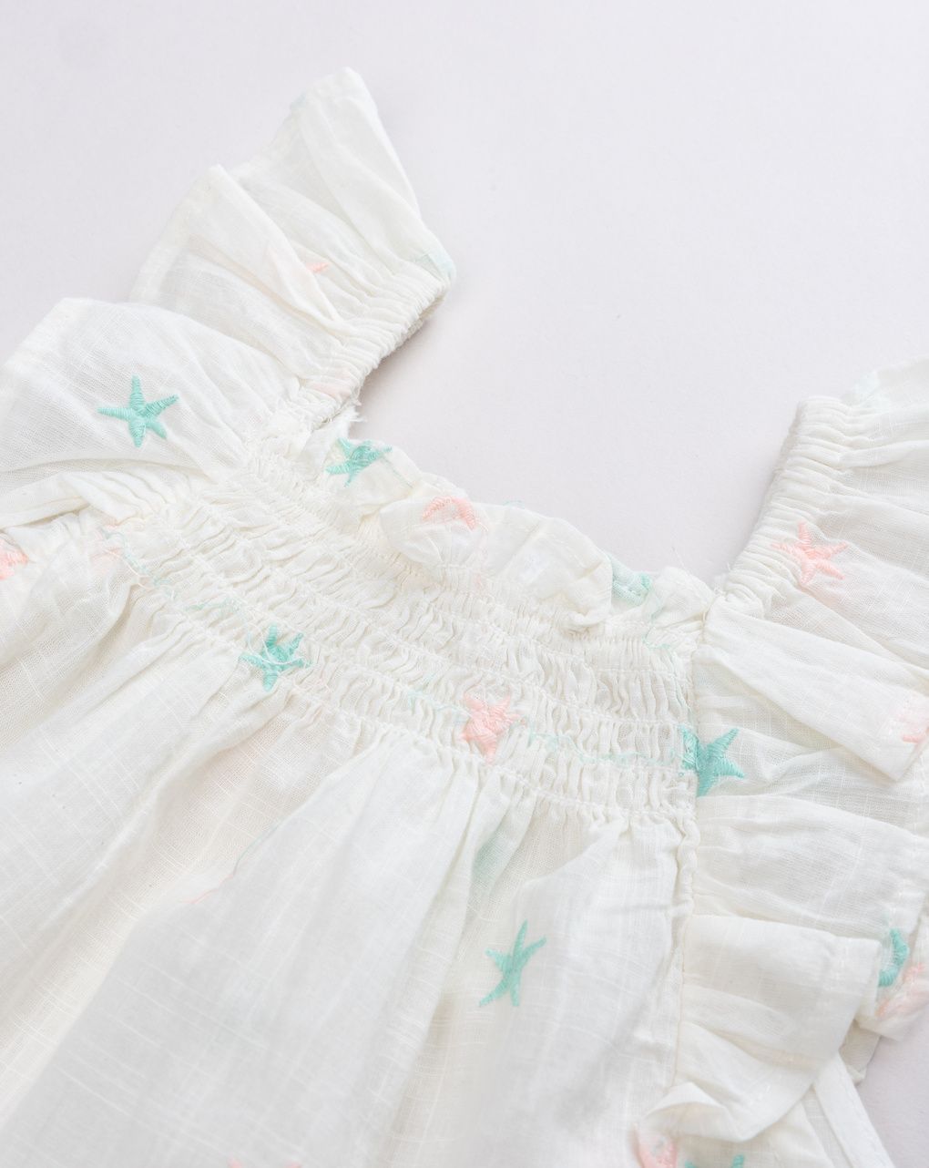 Blusa smanicata bimba in mussola con stelle ricamate