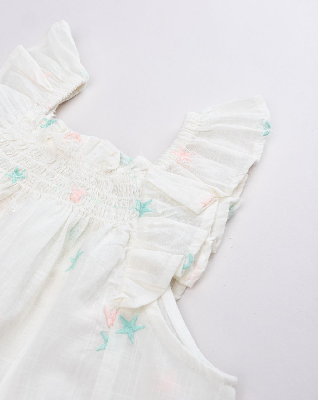 Blusa smanicata bimba in mussola con stelle ricamate
