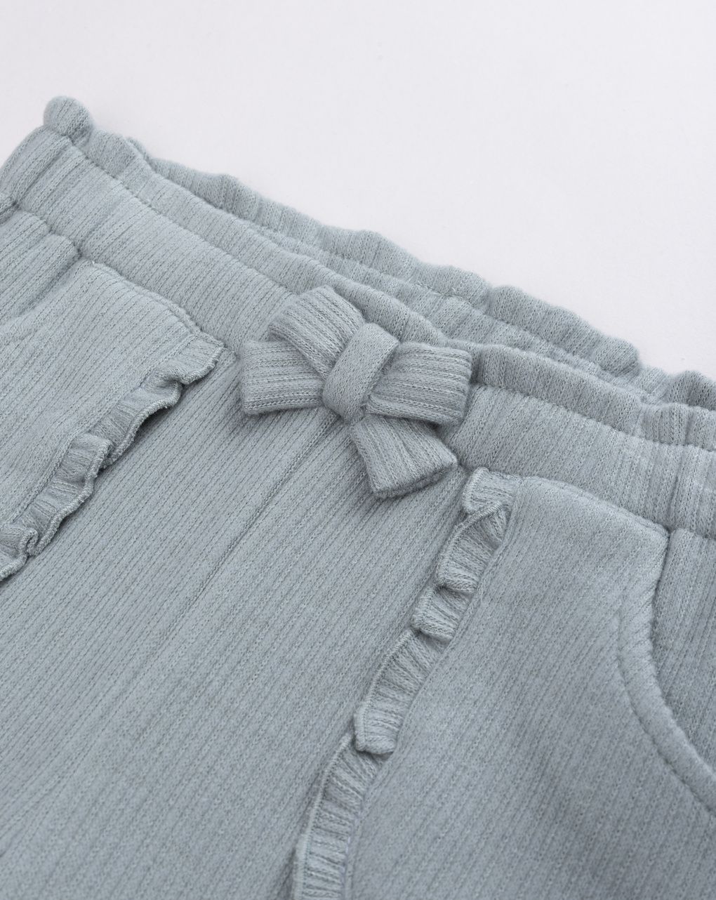 Pantalone neonata in ciniglia verde salvia con volant e fiocco