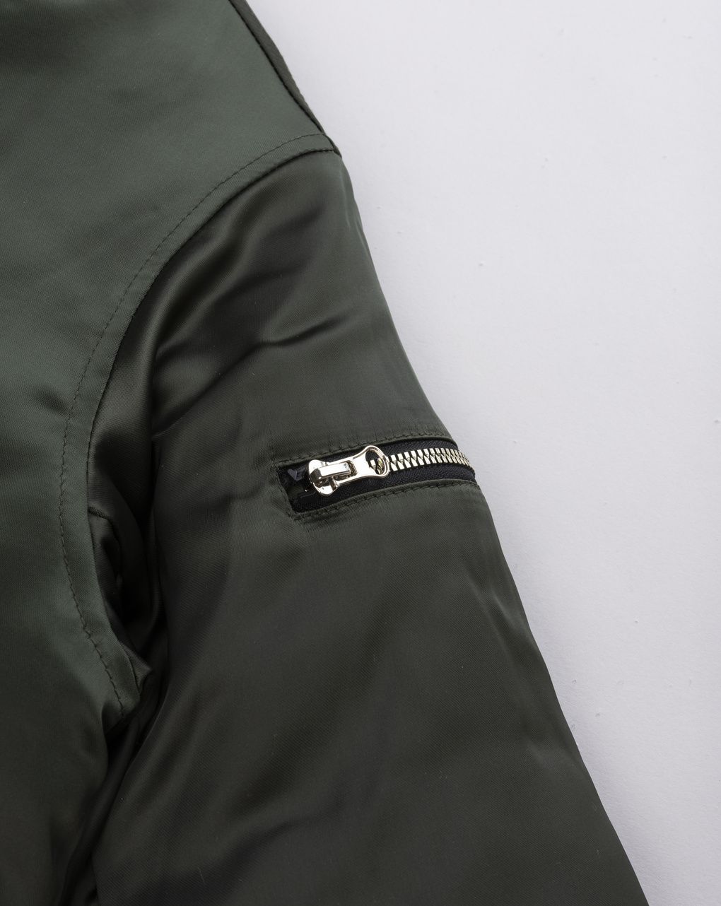 Giacca bomber bimba verde con bordi a contrasto