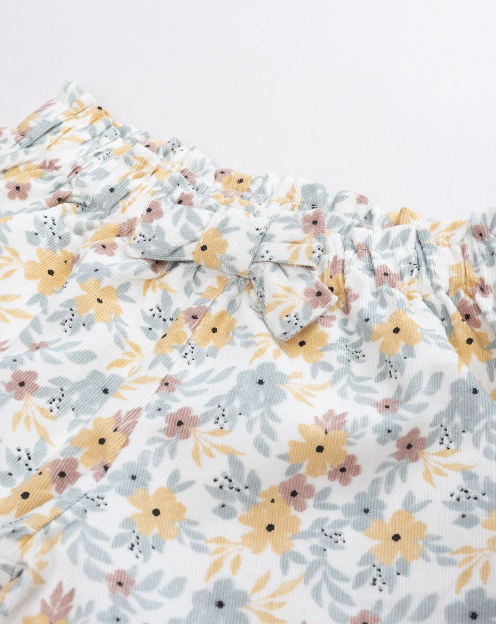 Shorts bimba bianchi con stampa floreale