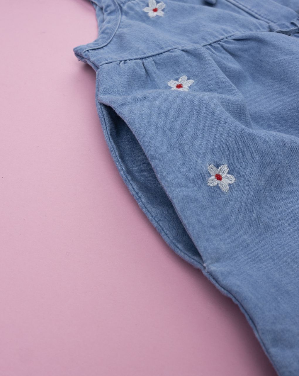 Pinafore denim bimba ricami  allover