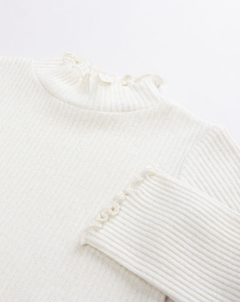 Maglia lupetto bimba a costine panna con bordi arricciati