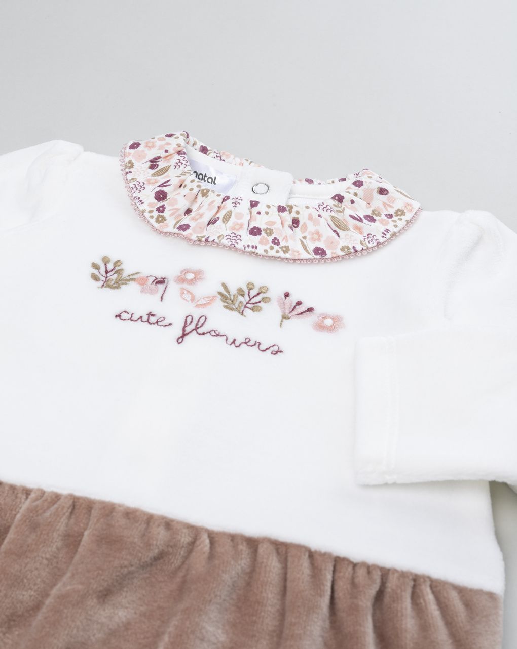 Tutina ciniglia neonata bicolor panna/marrone con rouches