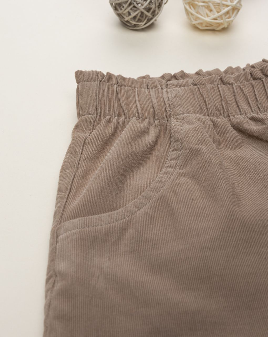 Shorts bimba in velluto a costine con elastico in vita