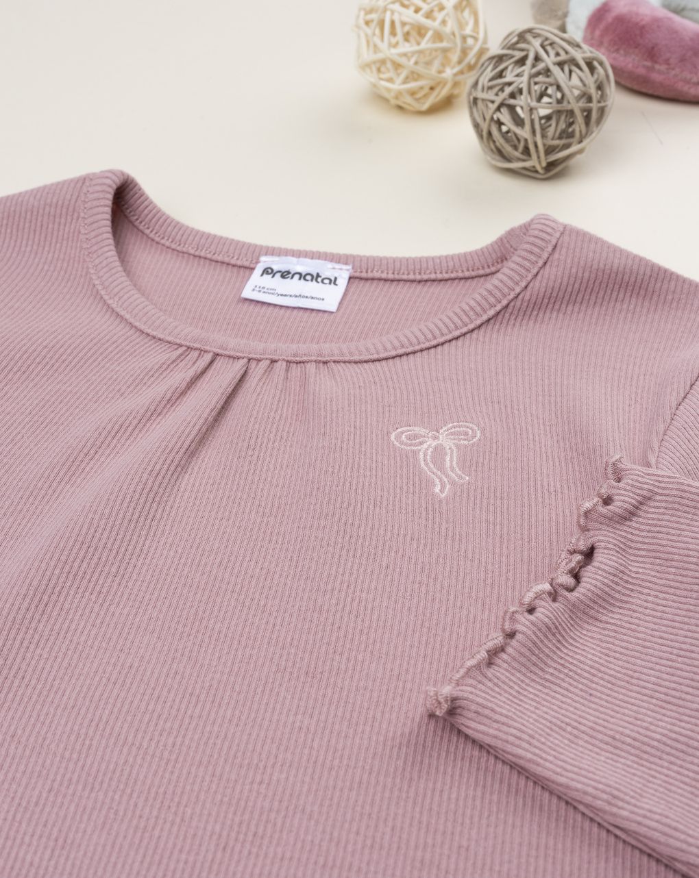 T-shirt bimba rosa scuro a costine ricamata