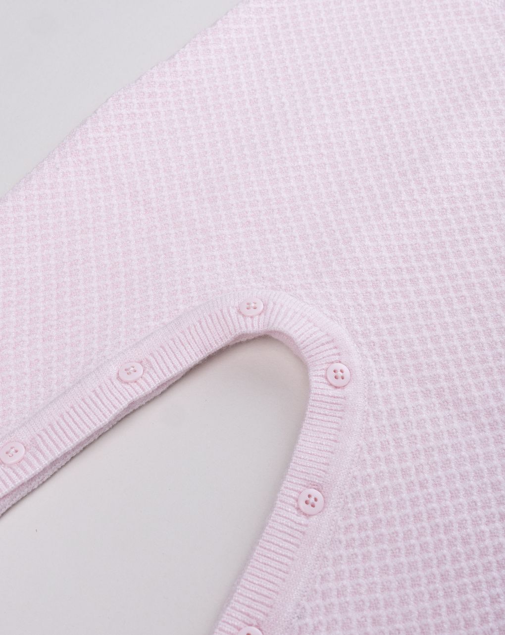 Pagliaccetto neonata in maglia rosa con colletto ricamato a fiori