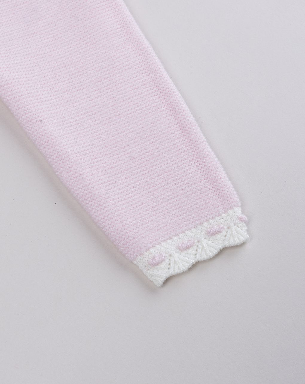 Pagliaccetto neonata in maglia rosa con colletto ricamato a fiori