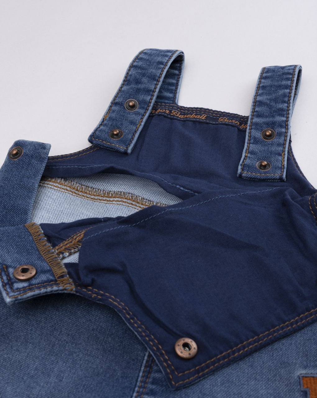 Salopette in denim scuro neonato con patch coniglietto