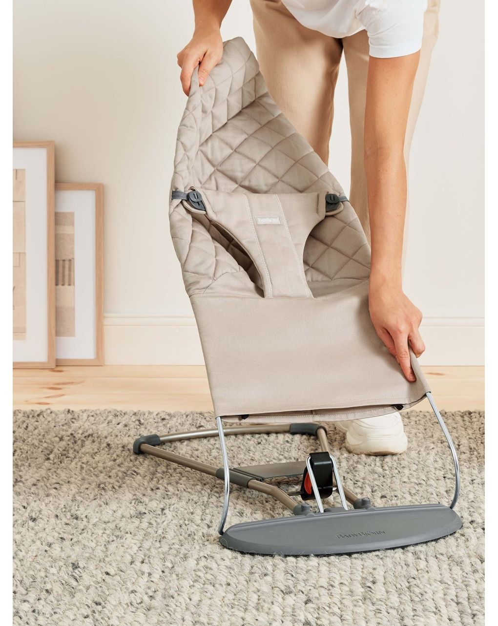 Sdraietta bliss tessuto trapunto classico grigio sabbia - babybjorn