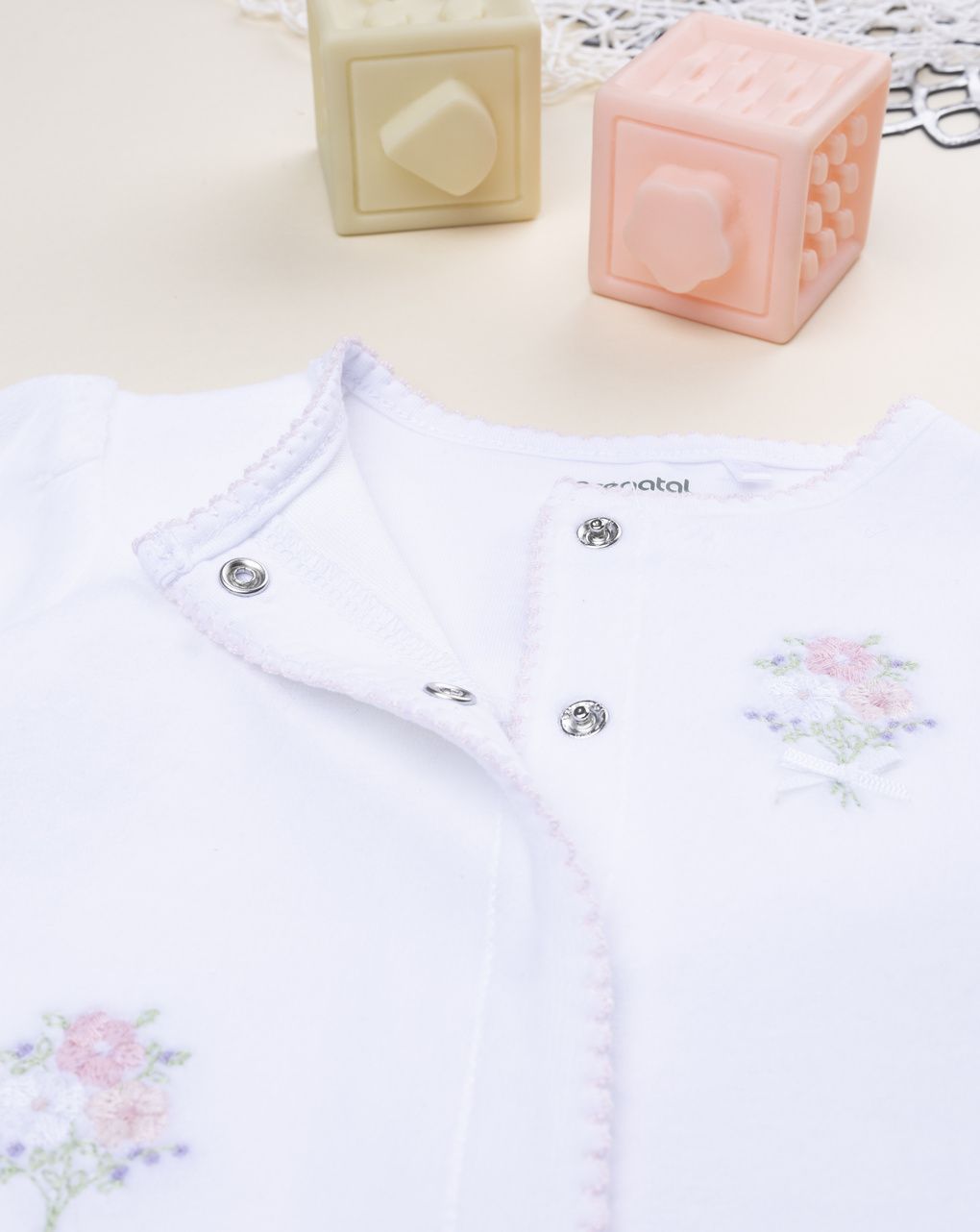 Tutina bimba bianca ricami fiori con orsetto in regalo