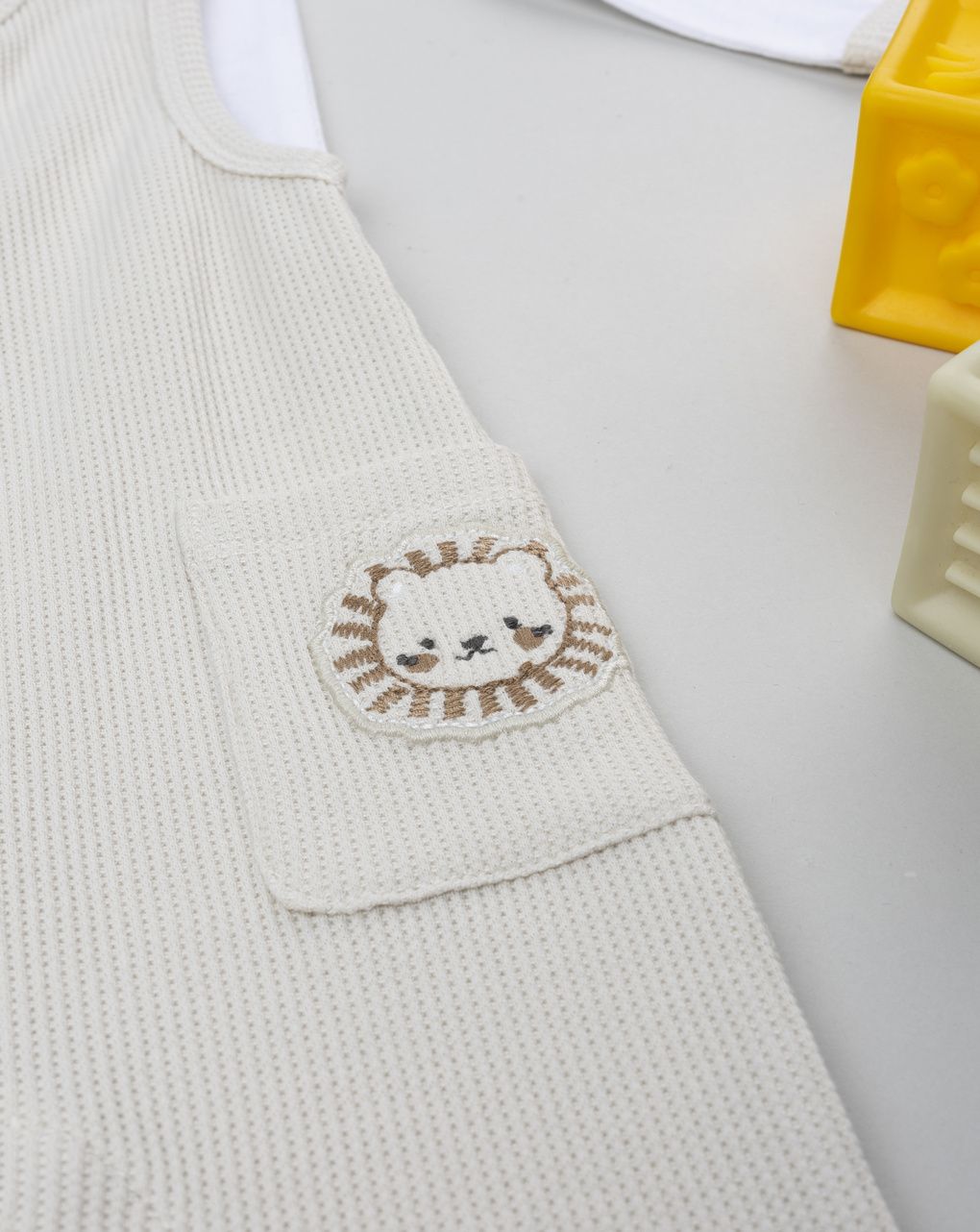 Completo bimbo salopette beige