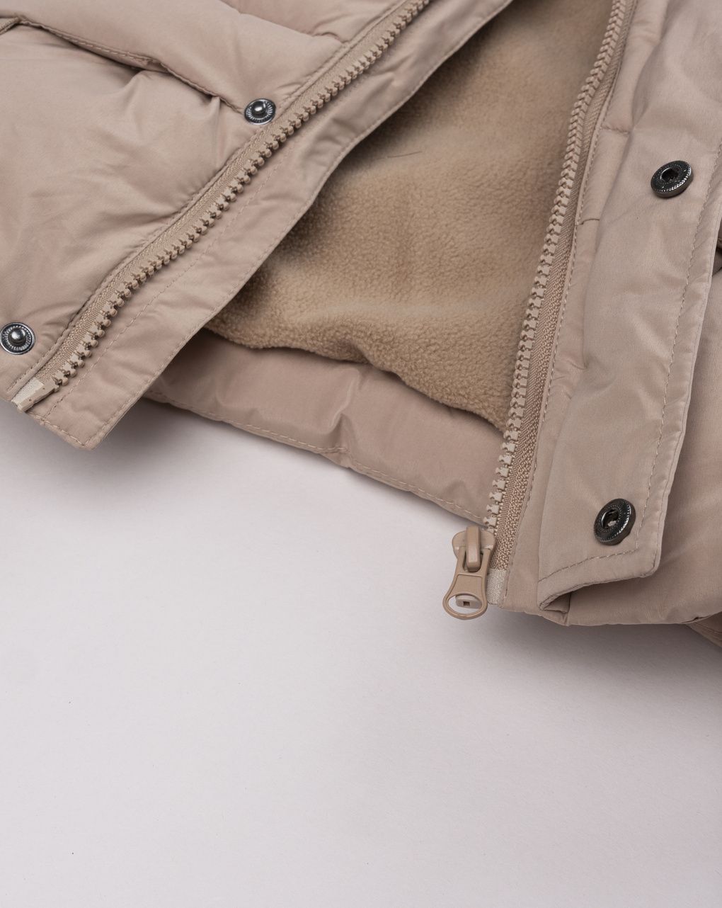 Giubbotto imbottito bimbo beige con cappuccio in finta pelliccia