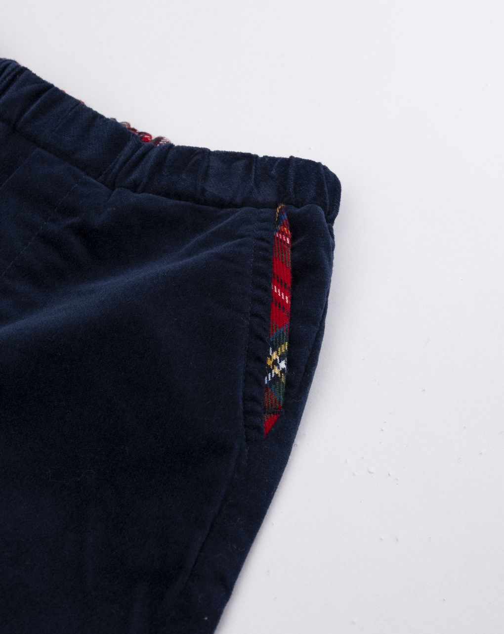 Pantalone classico blu scuro con dettagli scozzesi da bimbo