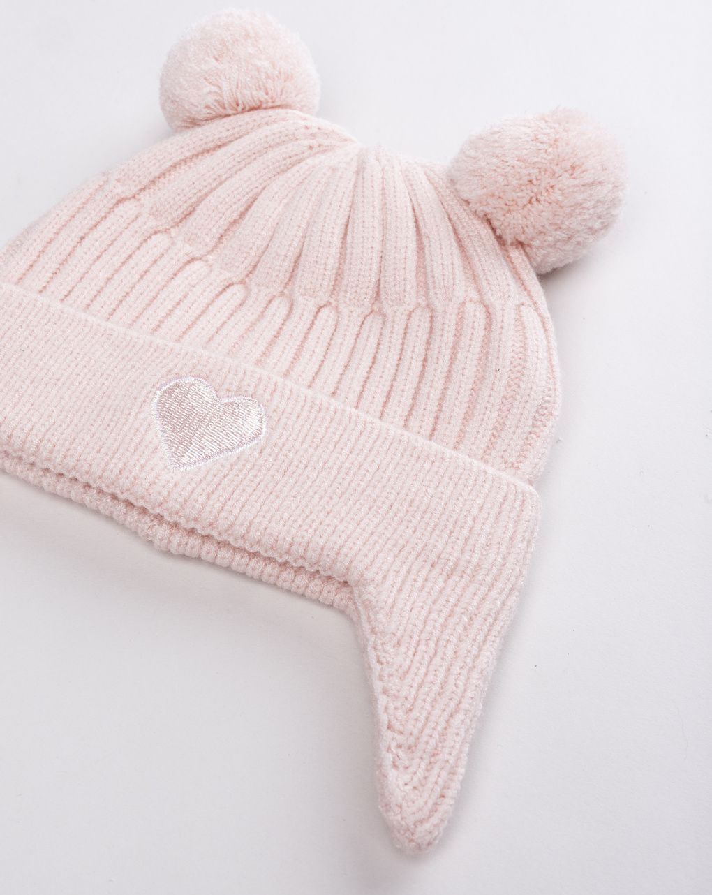 Cappellino  neonata in maglia rosa con doppi pompon
