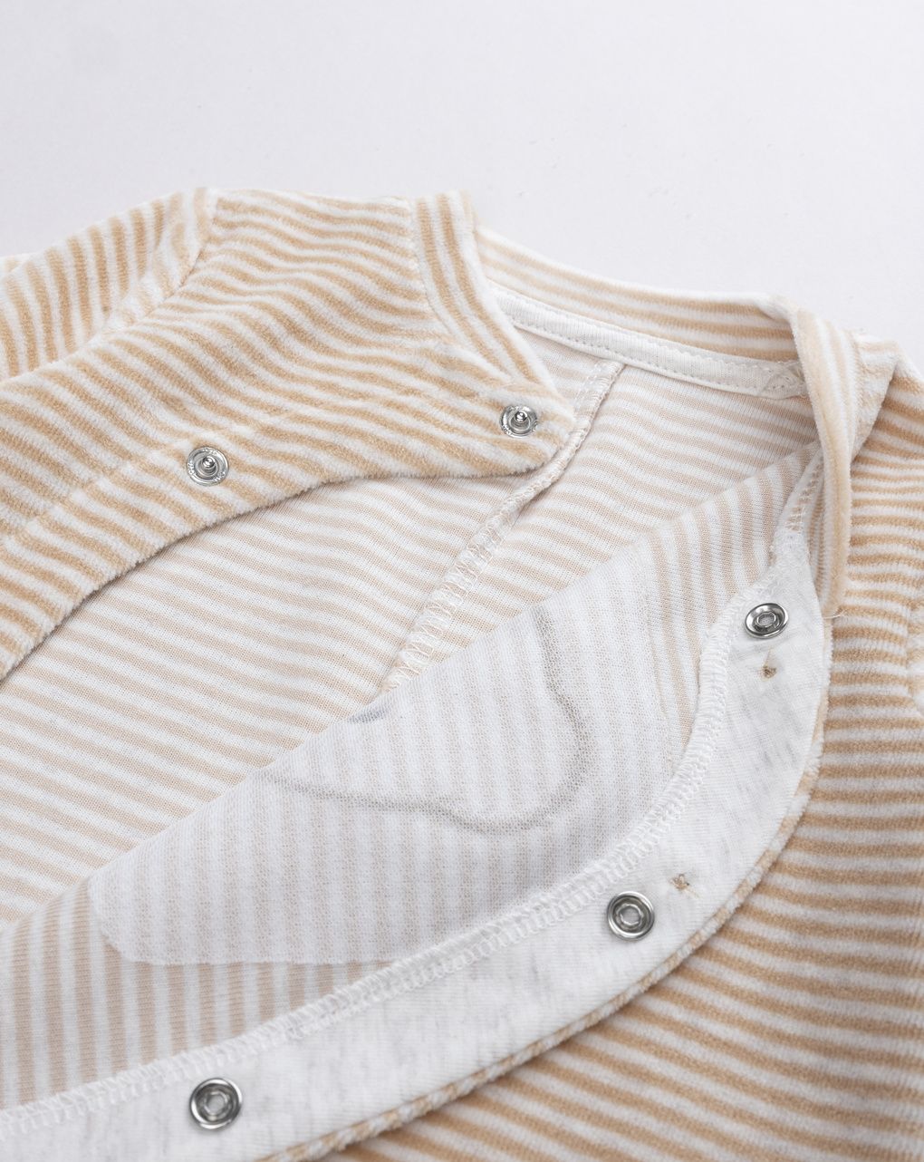 Tutina neonato in ciniglia beige a righe "teddy bear"