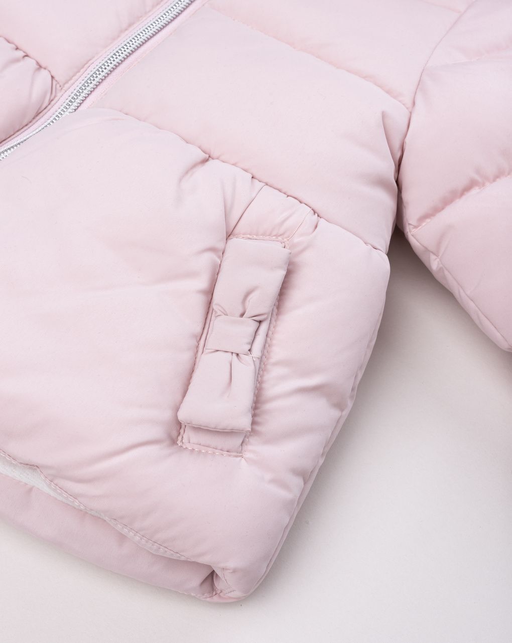 Giubbotto imbottito da bambina rosa chiaro con fiocchetti