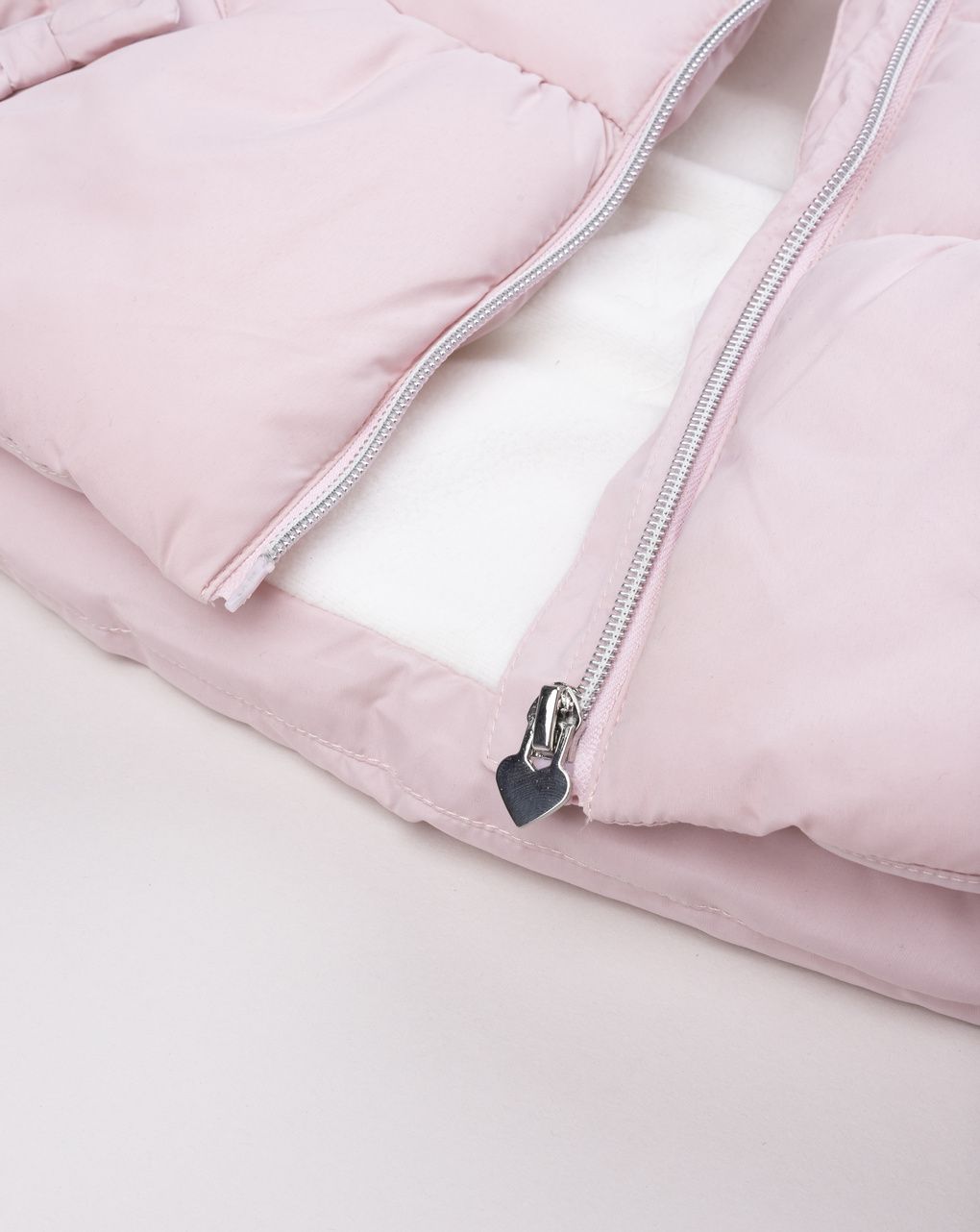 Giubbotto imbottito da bambina rosa chiaro con fiocchetti
