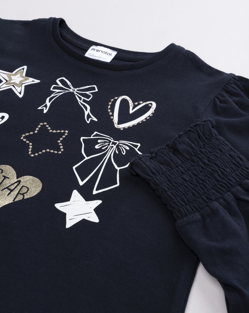 T-shirt bambina blu scuro con grafiche e polsini a nido d'ape