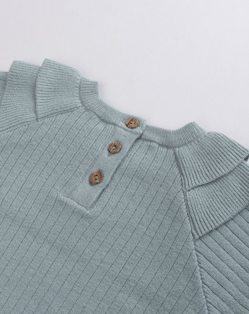 Jogger bimba verde salvia con fiore ricamato e volant