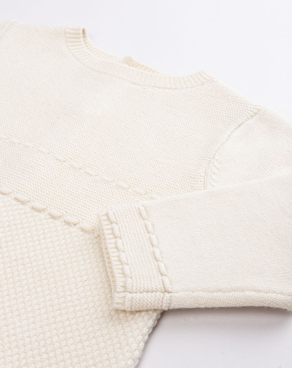 Tutina tricot da neonato beige in maglieria morbida