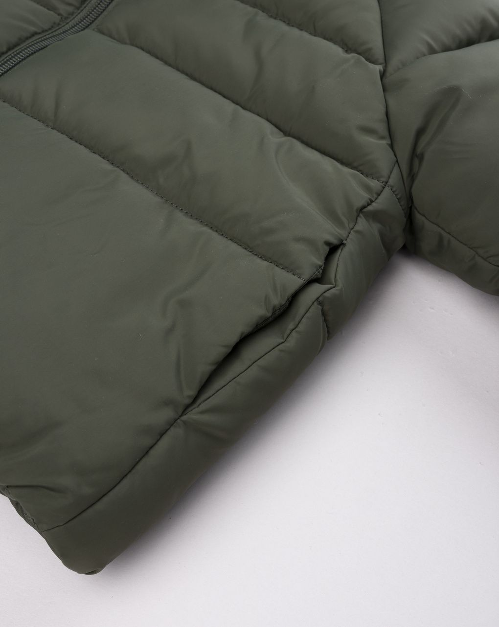 Piumino raglan con cappuccio e tasche verde scuro bimbo