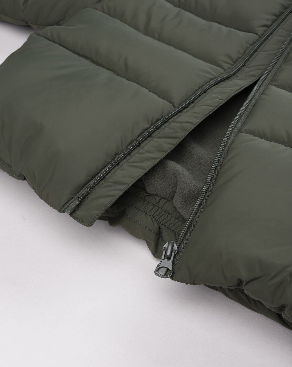 Piumino raglan con cappuccio e tasche verde scuro bimbo